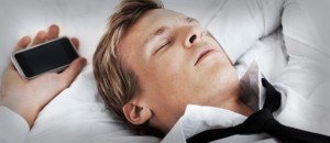 bahaya smartphone dibawa tidur